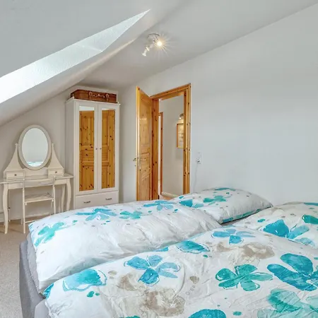 Awesome Apartment In Klanxbuell With Wifi *