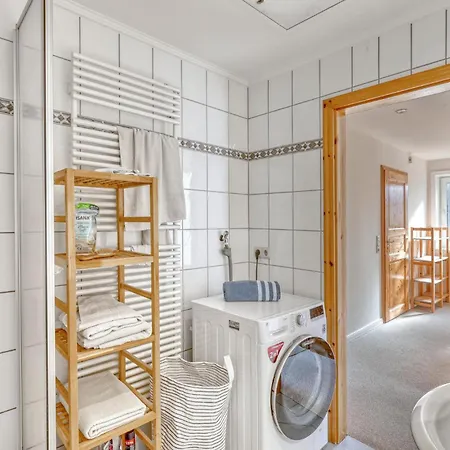 Awesome Apartment In Klanxbuell With Wifi *